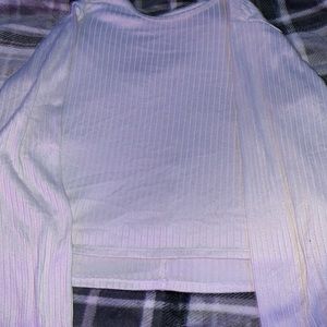 Super super soft, long sleeve crop top. A flattering white that styles well